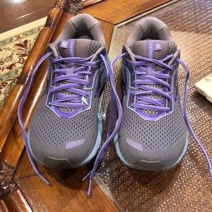 Women’s size 9 Brooks Ghost 12